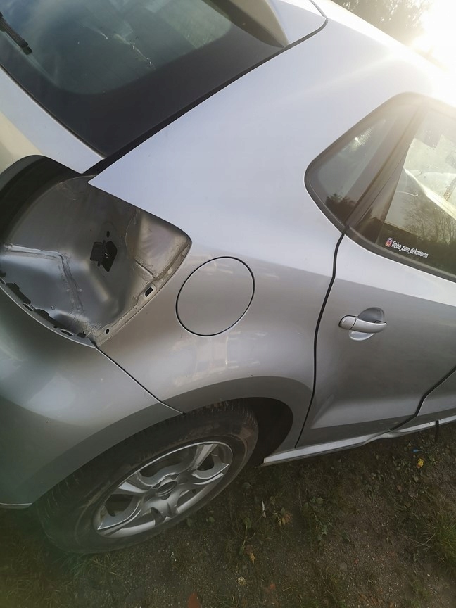 vw polo 6r 6c 5d aleta corte der.  trasero la7w ($)