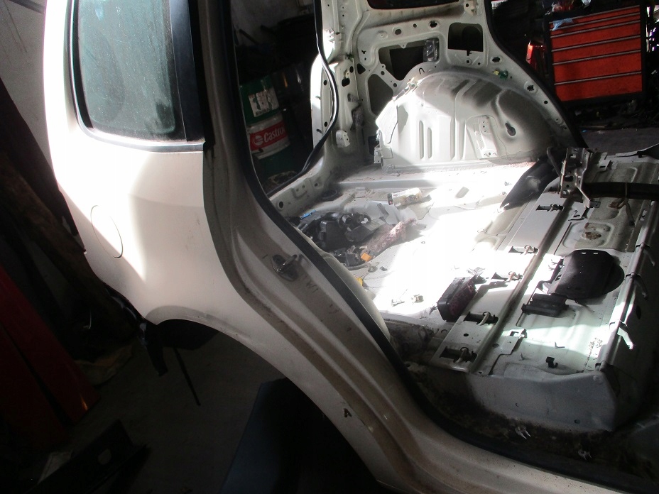 vw touran ii aleta corte trasero der.  r115 ($)