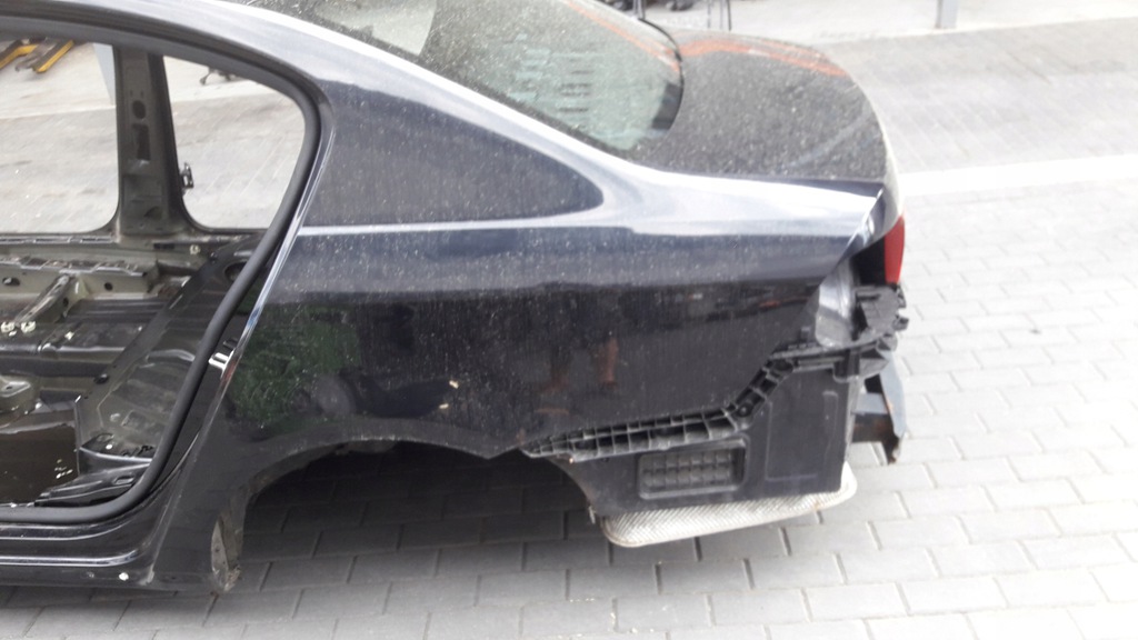 corte aleta trasero izq.  vw passat b7 10  lc9x ($)