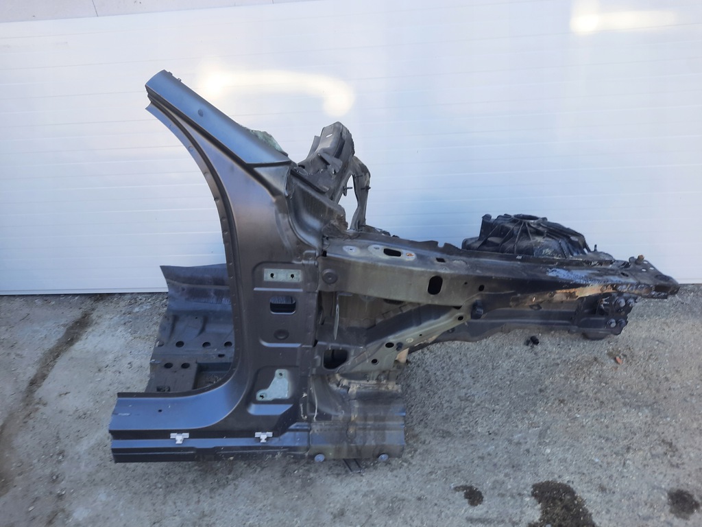 mercedes w205 corte parte delantera der.  larguero ($)