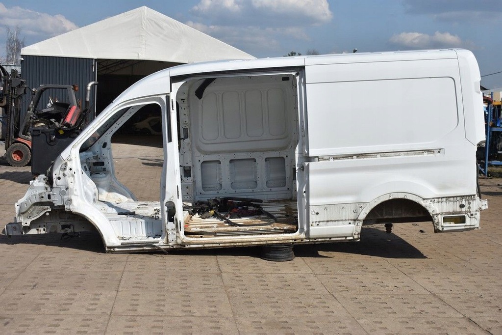 aleta izq.  trasero umbral ford transit mk8 14  ($)