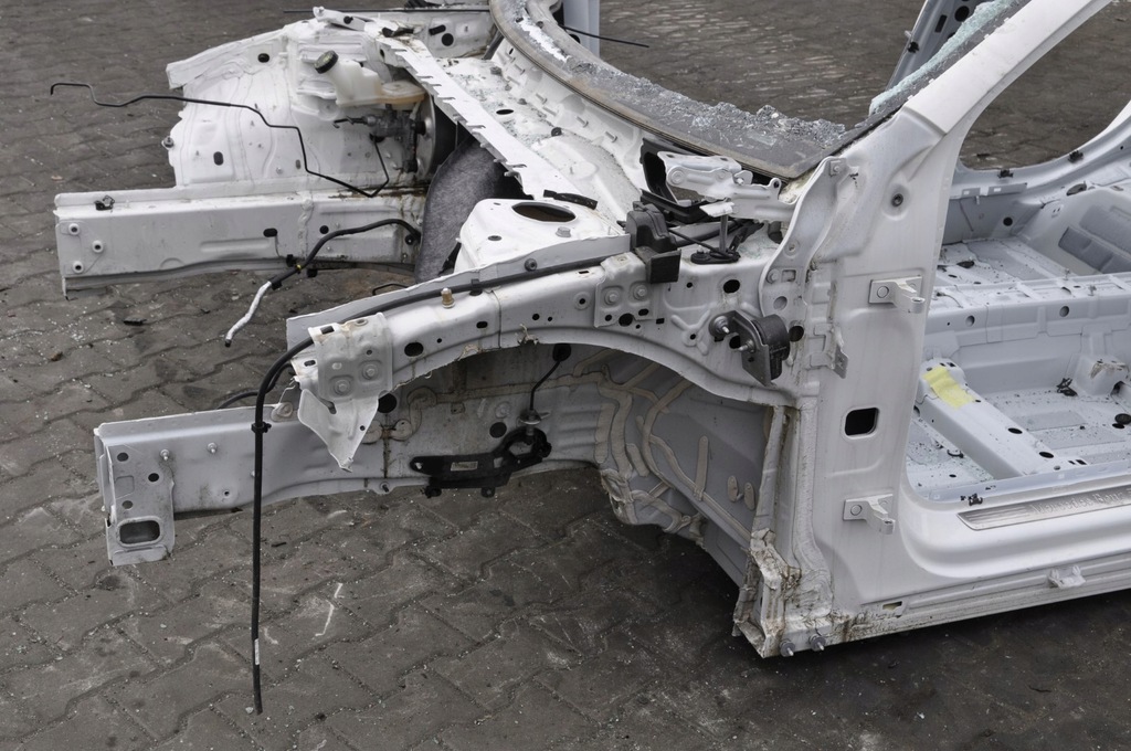 mercedes a w177 corte larguero izq.  delantero 149 ($)