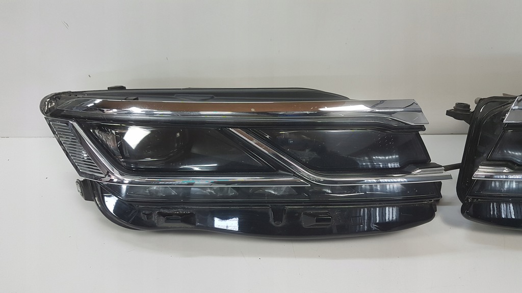 touareg iii faro der. delantero led 761941082 ($)