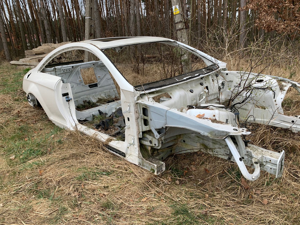 larguero corte izq.  delantero der.  w216 cl ($)