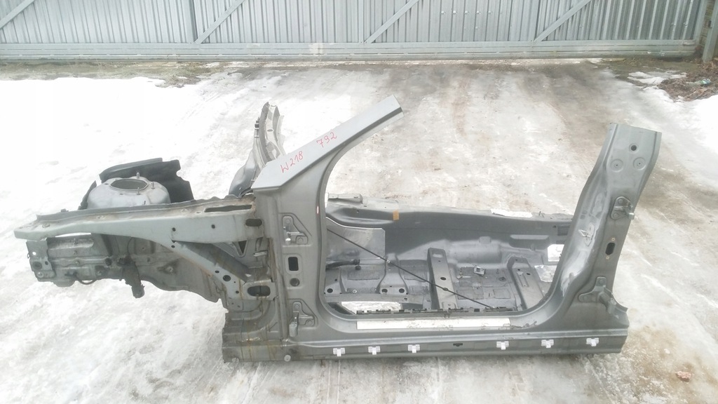 mercedes cls w218 corte larguero izq.  largo ($)