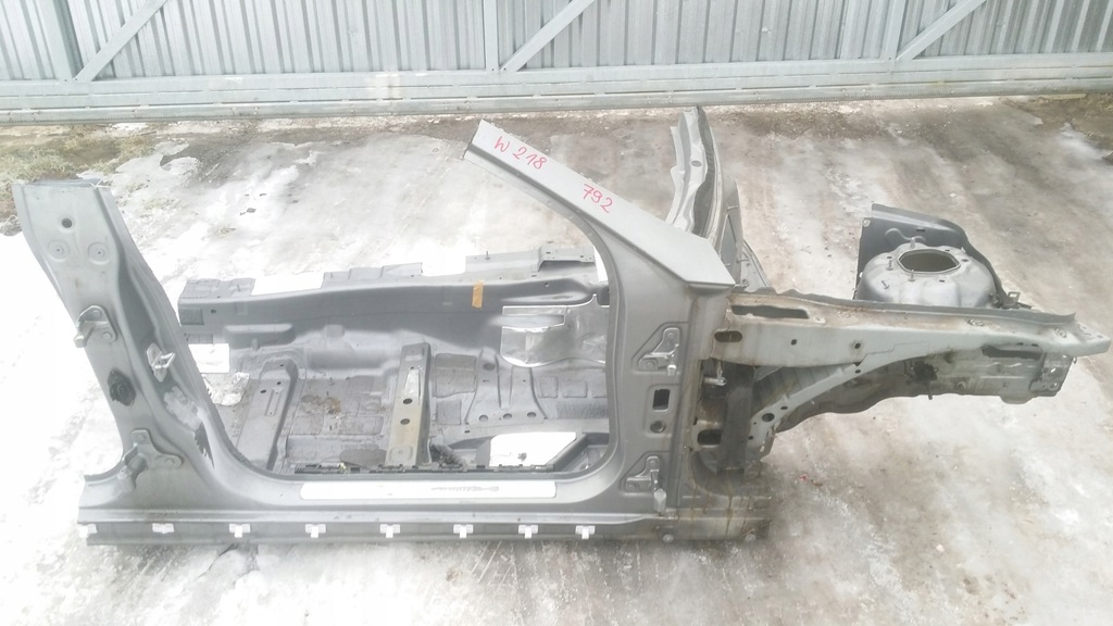 mercedes cls w218 corte larguero der.  largo ($)