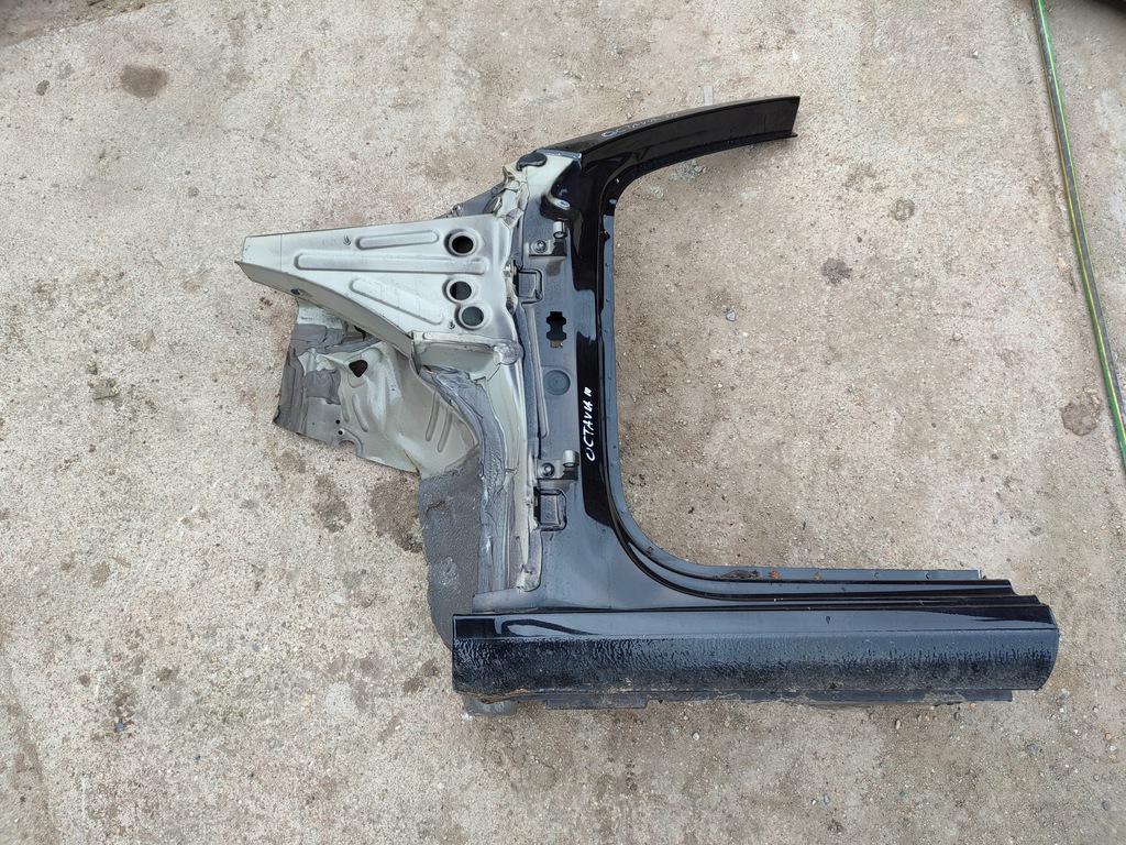 octavia iii 5e pilar delantero izq.  corte lf9r ($)