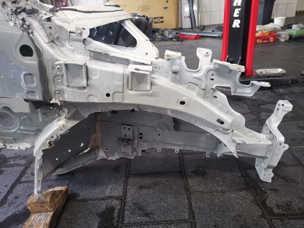 citroen ds7 corte delantal larguero der.  ($)