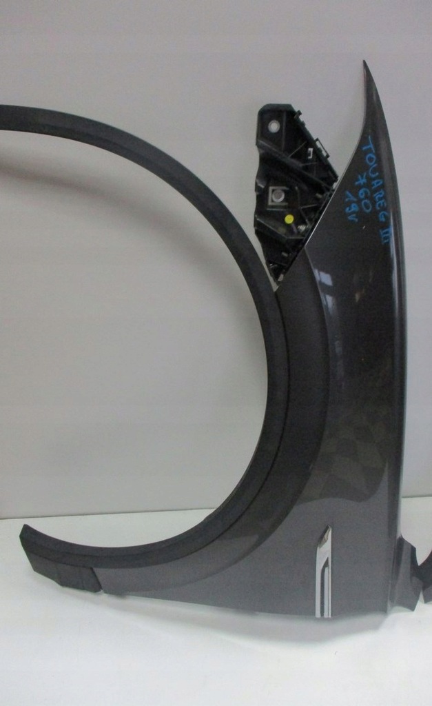 aleta izq.  vw touareg 3 760 19r ($)