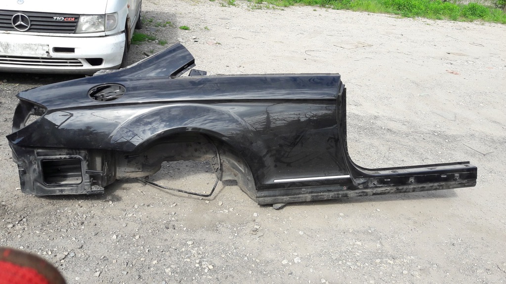 corte aleta der. trasero mercedes cl 216 śrubka ($)