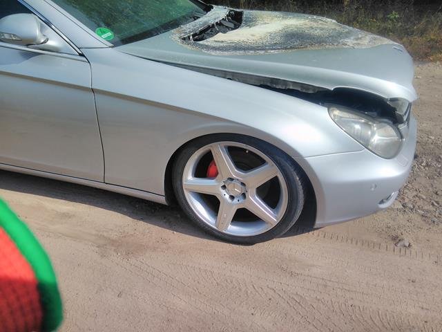 aleta mercedes cls 219 der. srebrny c775 ($)