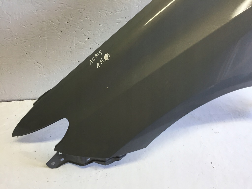 aleta delantero izq.  toyota auris ii 13 19 kod 1h5 ($)