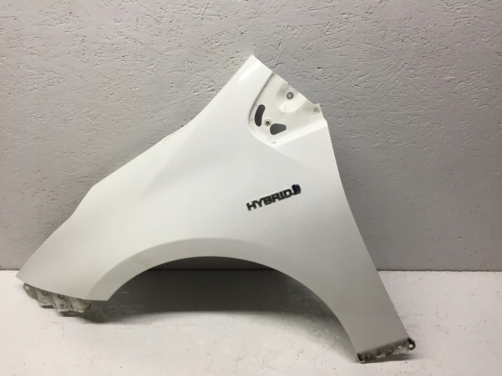 aleta delantero izq.  toyota prius iv kolor 040 ($)