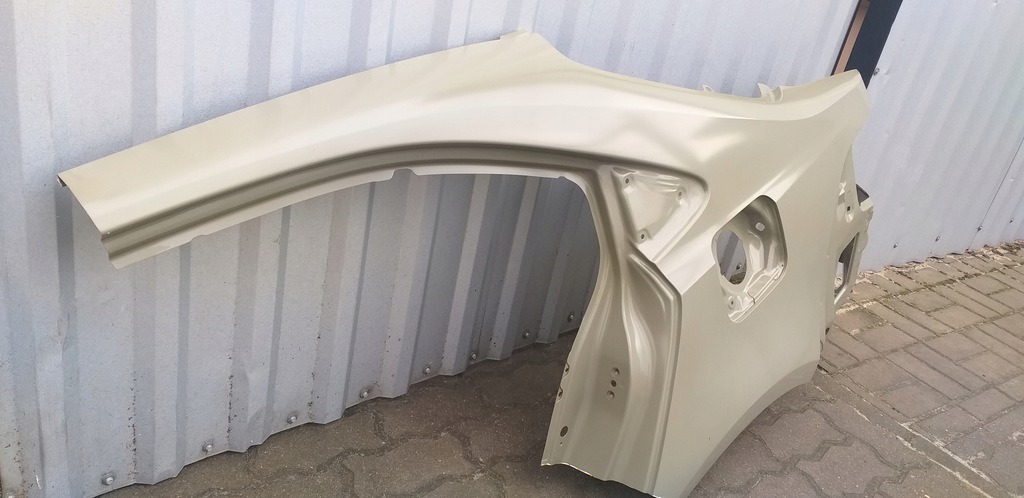 aleta trasero izq.  toyota corolla e21 sedan ($)