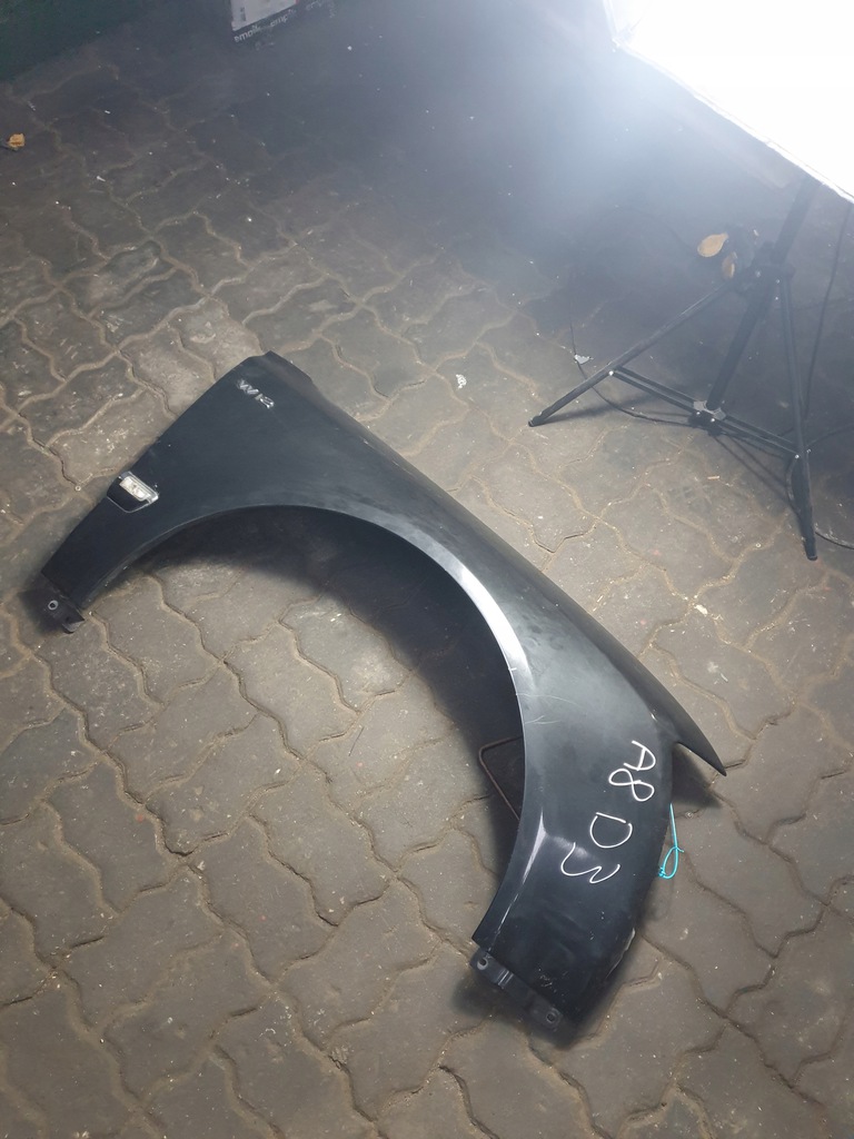 audi a8 d3 4e0 aleta der. ($)